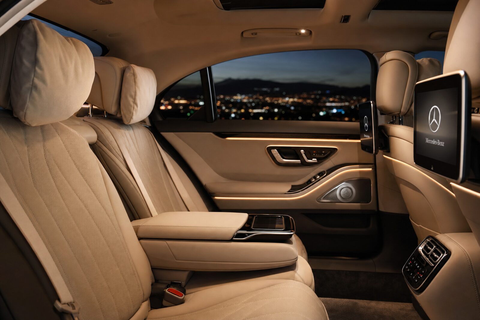 Komfortables Leder-Interieur eines Premium-Fahrzeugs